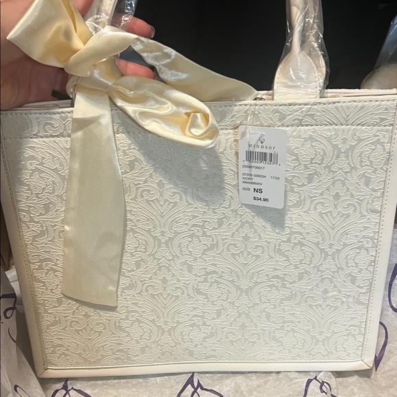 Windsor Handbags - Windsor Cream Shoulder Bag with Satin Bow